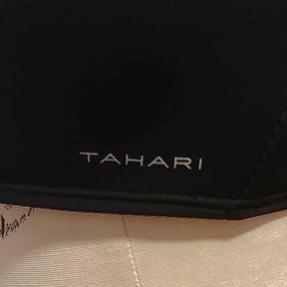 Tahari Black Moulded Wireless Bra - Picture 8 of 11